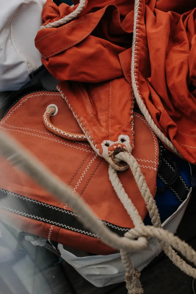 Détail sac rouge